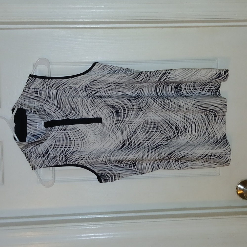 Tail active wear sleeves blouse